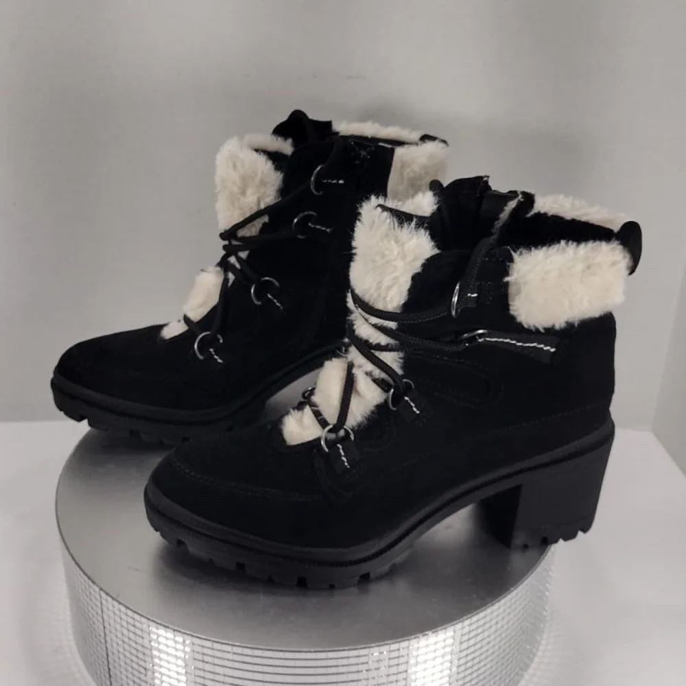 Jelly pop Women's Black and White Boots size 7.5 brand new w/outbox & tags